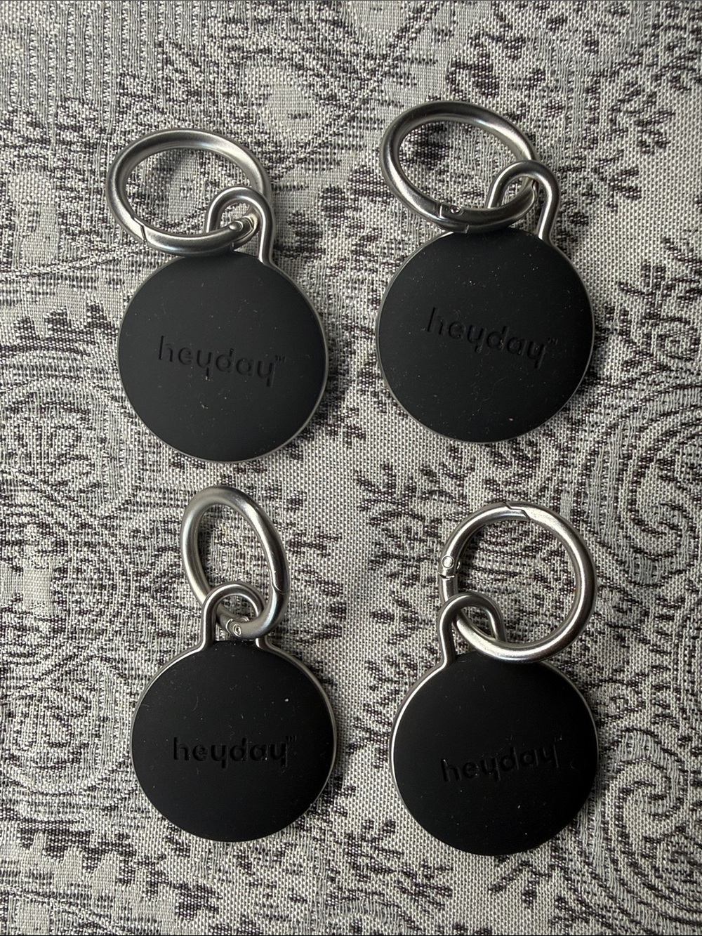 heyday Black Silicone Round apple airtag Keychain Holders — Set of 4
